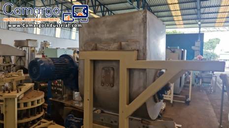 Stainless steel mixer with conveyor belt