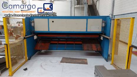 CNC hydraulic guillotine for cutting steel sheets Gasparini