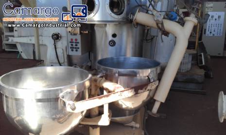 Vacuum system for manufacture of hard candies