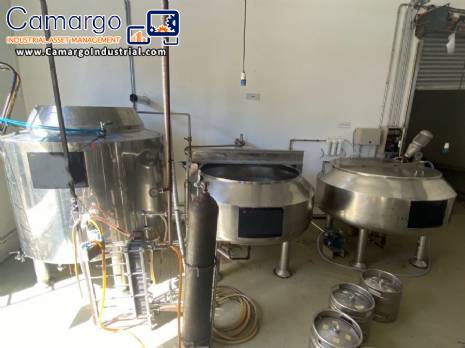 Three-vessel brewhouse for craft breweries, 1300 liters per batch.