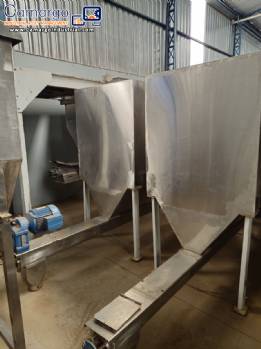 Stainless steel bagging storage silo with screw conveyor outlet