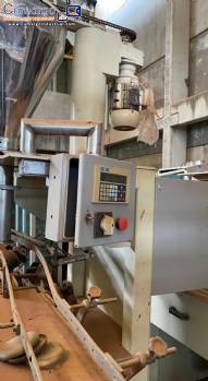 Packaging machine for powder and grain products