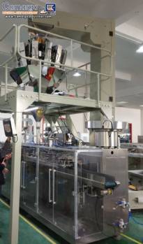 Stand up pouch packaging machine