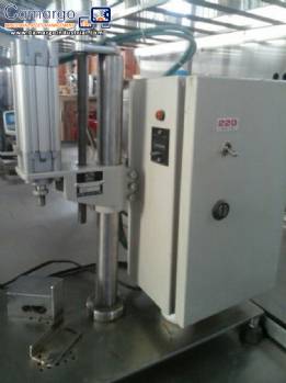 Semi-automatic electro-pneumatic stainless steel capping machine by Km Máquinas
