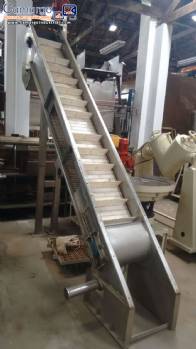 Conveyor belt with stainless steel structure for water