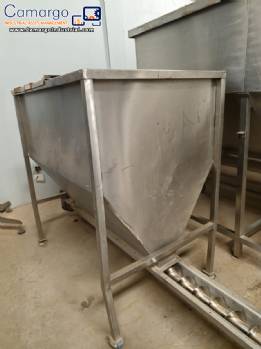 Stainless steel bagging storage silo with screw conveyor outlet