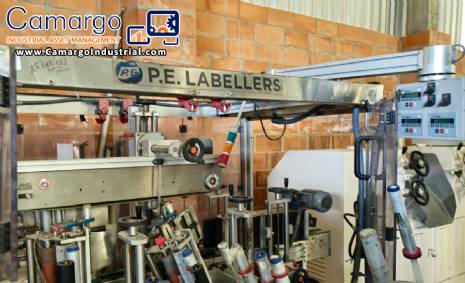 Labeling machine for flat and cylindrical P.E. LABELLERS P.E. Latina