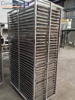 Skeleton carts in iron with Marcepan mesh trays