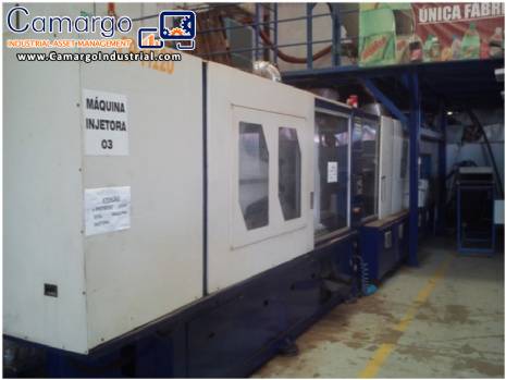 Large industrial plastic injection molding machine