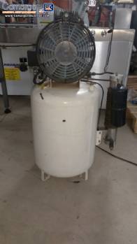 Vertical pressure vessel