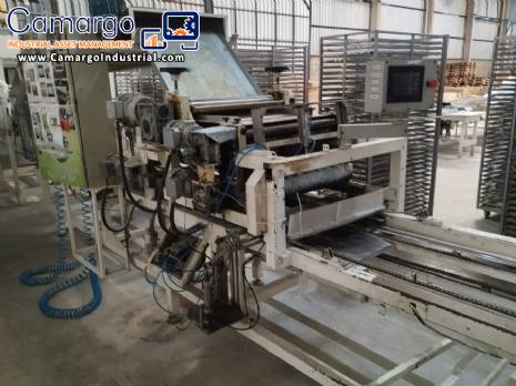 Continuous line laminator, cutter and folder for long dry pasta (tagliatelle).