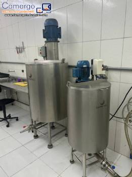 Continuous ice cream and a�a� producer with Lupafrio crusher and syrup mixer