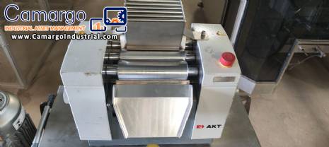 Three-roll refiner for benchtop cylinders for R&D laboratories Exakt