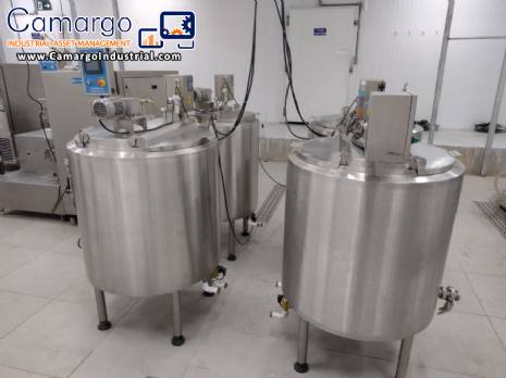 Polos maturing vats for ice cream Polos maturing vats for ice cream