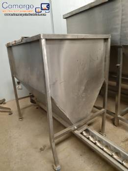 Stainless steel bagging storage silo with screw conveyor outlet Stainless steel bagging storage silo with screw conveyor outlet