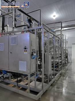 UHT ultra-high temperature pasteurizing system for thermal processing of liquids, juices, sauces, and broths, SPX APV, 6,000 liters per hour. UHT ultra-high temperature pasteurizing system for thermal processing of liquids, juices, sauces, and broths, SPX APV, 6,000 liters per hour.
