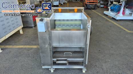 Washer and peeler for fresh fruits, vegetables, and tubers with abrasive brush rollers Washer and peeler for fresh fruits, vegetables, and tubers with abrasive brush rollers